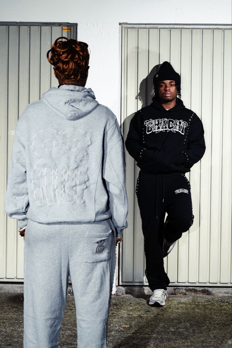 offCHACHI_'s tweet photo. A closer look at the FW25 collection.

Heavyweight fabric.
Hand-placed rhinestone detailing.
Embroidered Floral accents stitched into the CHACHI identity.

Finished with the Duafe comb on the back
a symbol of care, strength and culture.

THE CHACHI SIGNATURE TRACKSUIT. 

JANUARY https://t.co/nZnmHfirxr