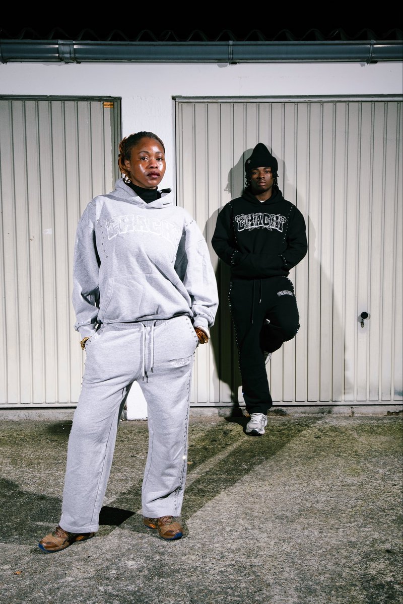 offCHACHI_'s tweet photo. A closer look at the FW25 collection.

Heavyweight fabric.
Hand-placed rhinestone detailing.
Embroidered Floral accents stitched into the CHACHI identity.

Finished with the Duafe comb on the back
a symbol of care, strength and culture.

THE CHACHI SIGNATURE TRACKSUIT. 

JANUARY https://t.co/nZnmHfirxr