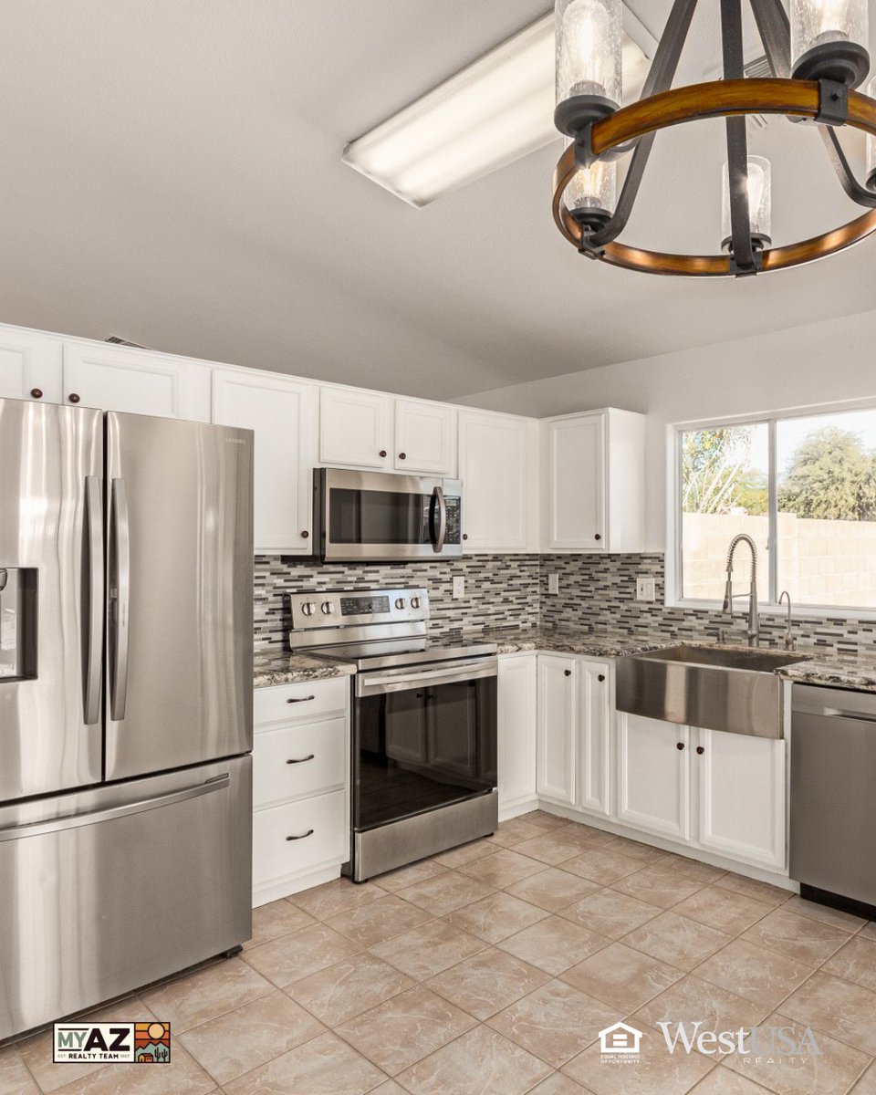 phoenixhomesaz's tweet image. 4-Bed Glendale Home with a Pool!
3517 W Sands Dr, Glendale, AZ.

Call Riley Darveaux to at 602.769.2834

Wonderfully maintained home. Fresh exterior and interior paint, new carpet, and an updated kitchen.

Equal Housing Opportunity.

#homeforsale #MyAzRealtyTeam #WestUSARealty