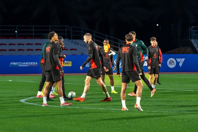 ميلان يختتم تحضيراته لمواجهة نابولي في #السوبر_الإيطالي_بالرياض 