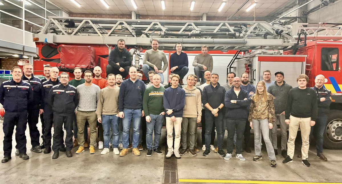Vandaag mochten we maar liefst 28 nieuwe brandweervrijwilligers verwelkomen tijdens hun onthaalavond. In januari starten zij met hun opleiding aan de brandweerschool en niet veel later zullen ze mee op interventie verschijnen.

Veel succes en welkom bij Brandweer Westhoek! 💪🔥