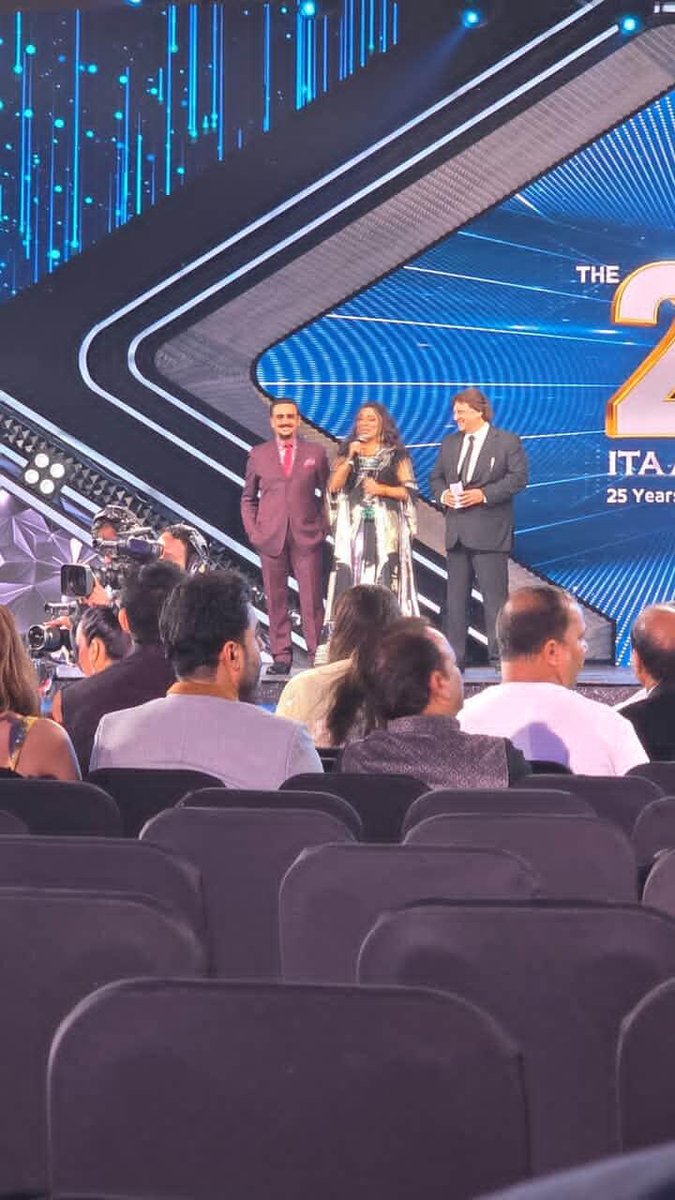 manvieditss's tweet photo. Guys Rupali Ganguly won Ita popular actress award. 

#PranaliRathod #ITA2025 #RupaliGanguly #ShivangiJoshi #AshiSingh https://t.co/MSgrOLtiJa