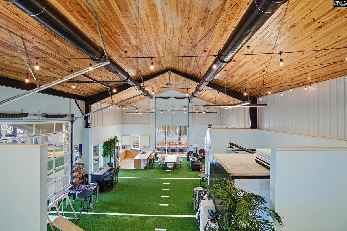 Congaree_Con_Co's tweet photo. A new standard for the “man cave.”

Indoor turf, lake views, a full kitchen, golf simulator, gym space, and room to gather - built to be enjoyed.

Built with you, for you. https://t.co/fn8t7EQlDP