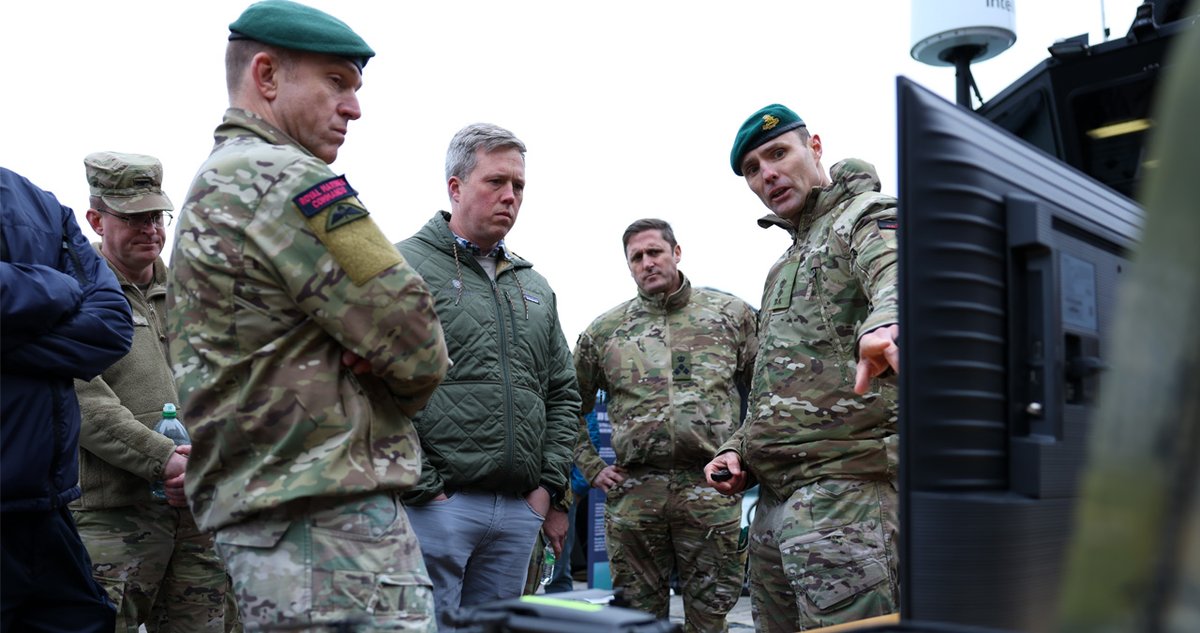 GenGJenkinsRM's tweet photo. It was an honour to host @SecArmy in Portsmouth today. This visit demonstrates how the Royal Navy is embracing innovation and agile practices to evolve into a hybrid force. 

I stand proud with our US partners as they drive groundbreaking work shaping the future of the US Army. https://t.co/yv48NiyujV
