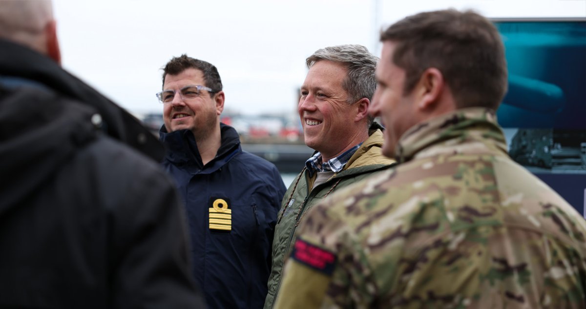 GenGJenkinsRM's tweet photo. It was an honour to host @SecArmy in Portsmouth today. This visit demonstrates how the Royal Navy is embracing innovation and agile practices to evolve into a hybrid force. 

I stand proud with our US partners as they drive groundbreaking work shaping the future of the US Army. https://t.co/yv48NiyujV