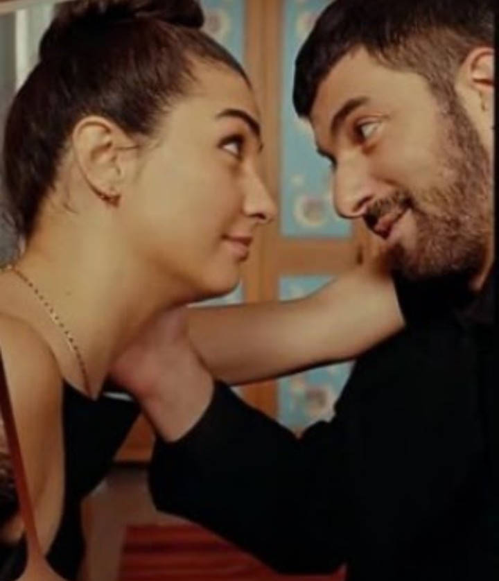 Compartiendo gestos
#EnginAkyürek #TubaBüyüküstün #MasEnTuQueNunca