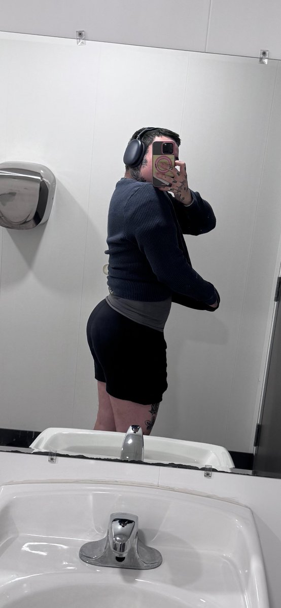 bigbootytwunkxx's tweet photo. will someone spank it? https://t.co/qkO8No4Z93