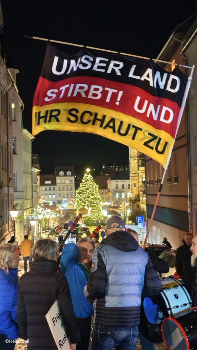 Liebe CDU/CSU, SPD-Regierung u.a. lila-dunkelrot-rot-grün-versiffte Blockparteien!

Hier die aktuelle Situation mit dem apokalyptischen Todesmix nochmal ganz einfach für euch erklärt:

1. höchste Energiekosten der Welt
2. höchste Steuern der Welt
3. höchste Lohnnebenkosten der