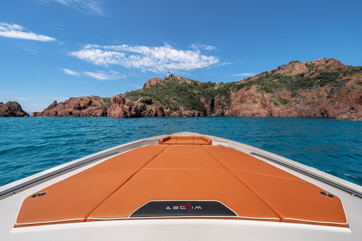 A clear line toward the extraordinary.
Nothing between you and the view.

Fuel your curiosity — find more here: wilder-yachts.com

#WiLder60 #WiLderByWider #WiderCentroStile