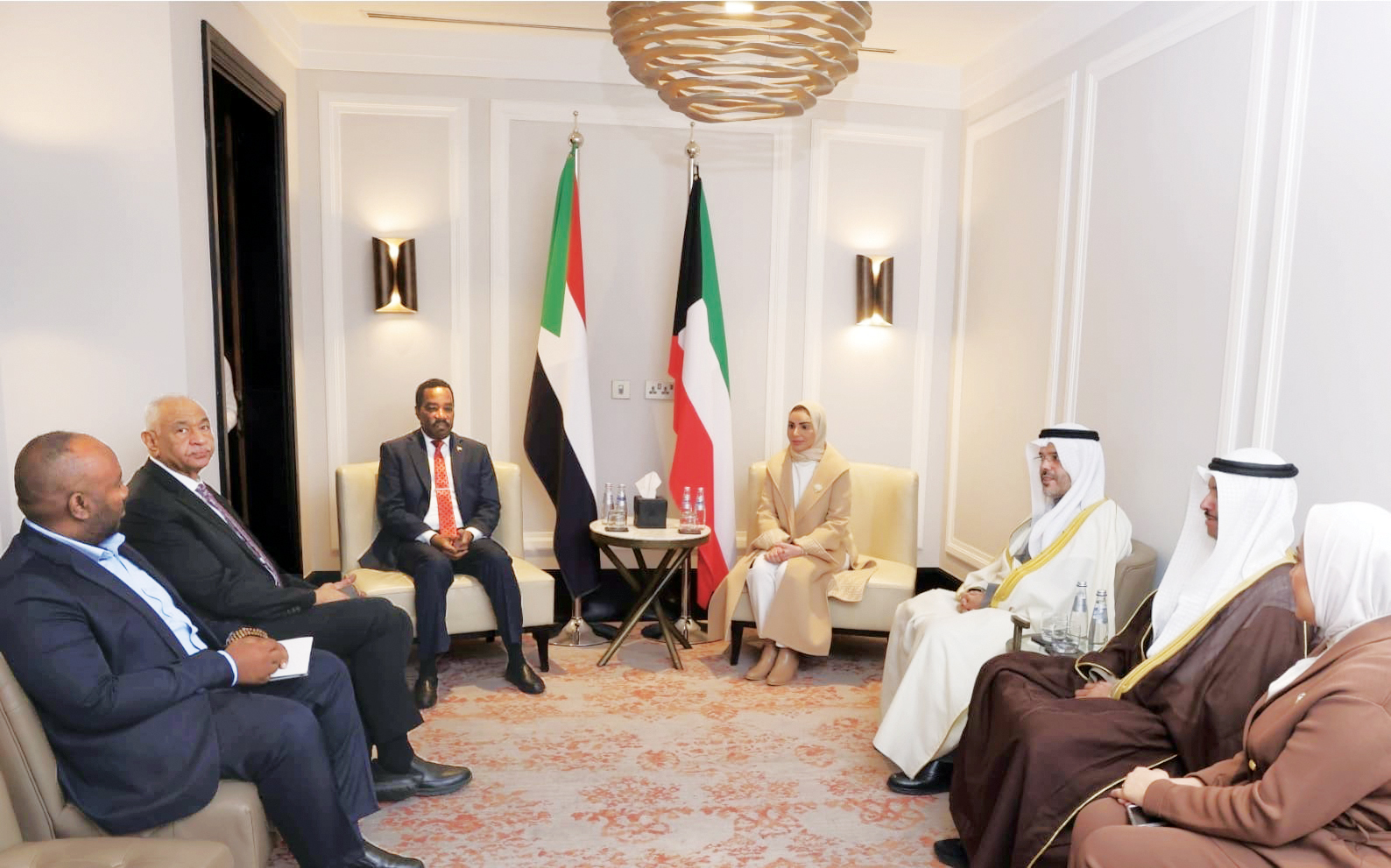 وزيرة الشؤون: الكويت تقف بجوار السودان. التقت وزير الموارد البشرية والرعاية الاجتماعية السوداني. على هامش اجتماعات الدورة الـ45 لوزراء الشؤون الاجتماعية العرب في عَمَّان 