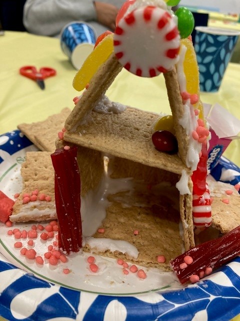 sfpl's tweet photo. Last chance (this year) to make a "#Gingerbread" House -- this Friday!
#SouthsideLibrary Community Room
Fri Dec 19, 2025
2:30–4pm
For families with kids, and teens!
Make a miniature "gingerbread" house out of #GrahamCrackers, #icing, and #candy! All supplies provided. https://t.co/ZawtbDSd9H