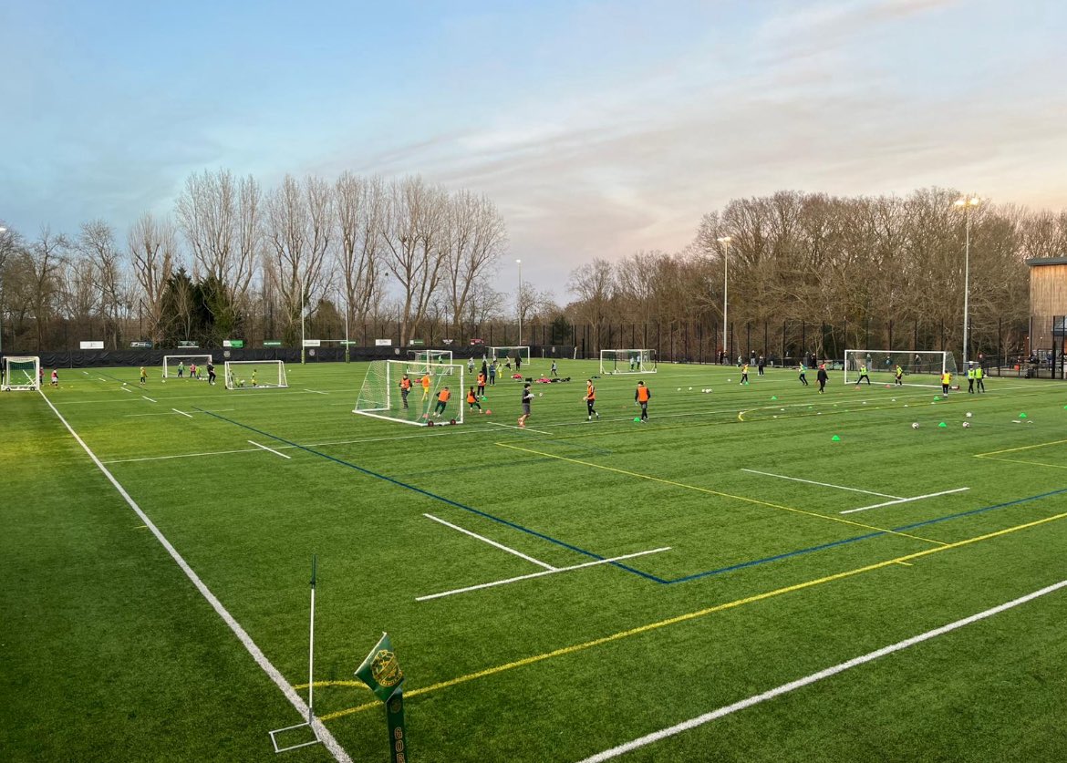 Thank you to all the goalkeepers and parents who attended our Sells Pro Training trial day in Woking🧤All the keepers performed brilliantly, and we’ve already made some identifications 👍Thank you to #brentford #qpr #millwall #crystalpalace #chelsea for attending ⚽️