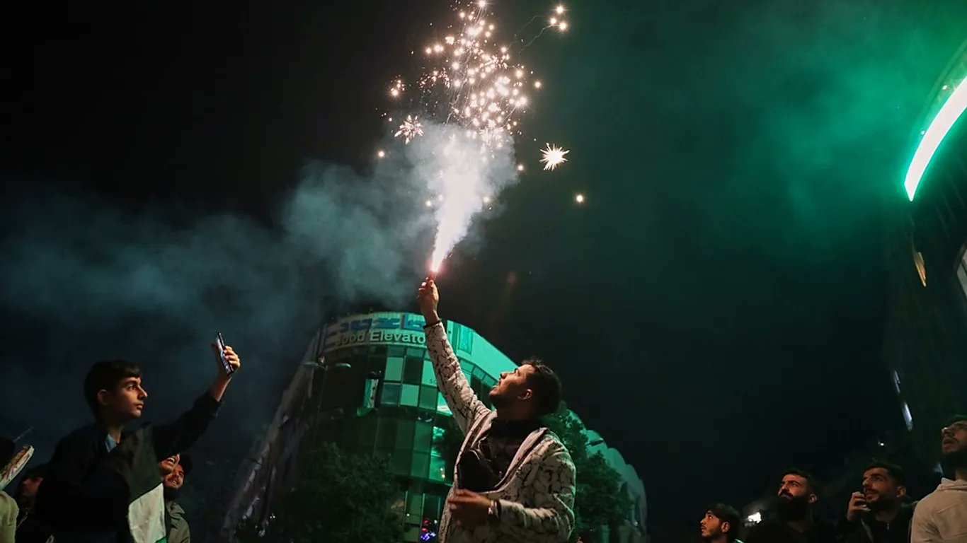 عاجل قال النائب الجمهوري جو ويلسون "لنجعل سوريا عظيمة من جديد" 