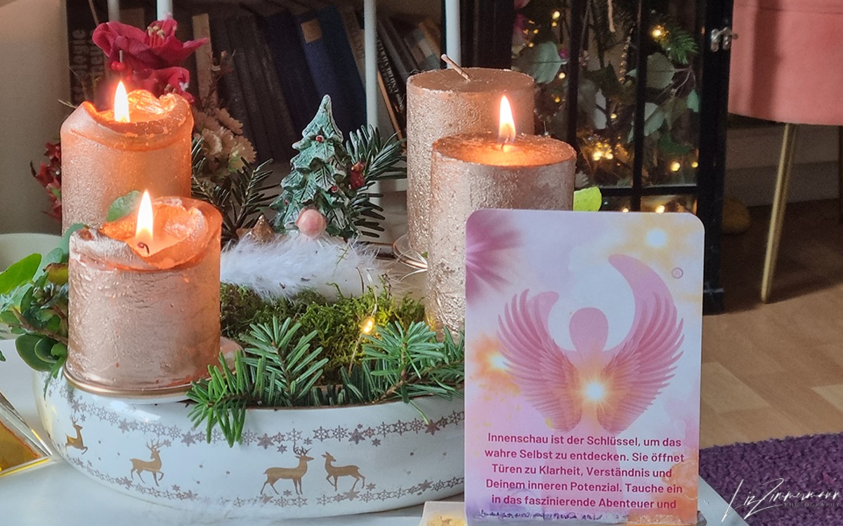 Jetzt geht es mir Riesen Schritten auf Weihnachten zu - wieder viel zu schnell -  denn ich liebe diesen Monat. 
😉 Morgen steht ein schöner Tag an. Ausschlafen - Mit Freundin ins Kino - "Avatar" - ich freue mich. 

Einen schönen Abend! Schlaft gut und schöne Träume ✨🎄