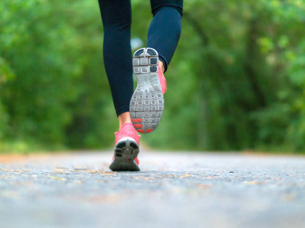 policia's tweet photo. 💡Tips de un #runner responsable:
👕 Usa ropa visible o con reflectantes
🚦 Mantente atento a coches y peatones
🎧 Baja el volumen de los auriculares
#SeguridadVial #RunningSeguro https://t.co/WMIuf4ZL92