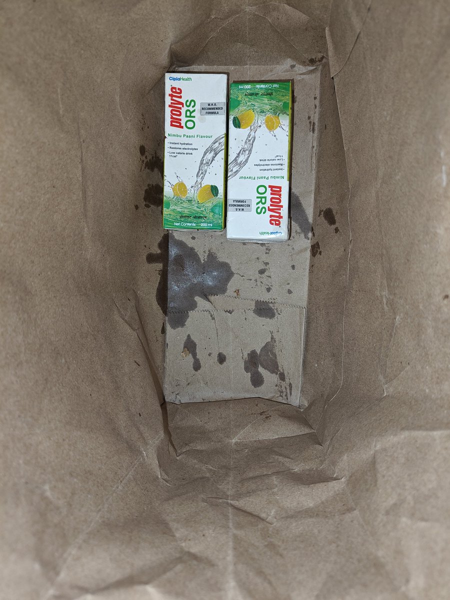 RISSekhon's tweet photo. @bigbasket_com ref order 1855842539 | Wed, 17 Dec 2025, 4 out of 5
The ORS Prolyte Tetra packs came soiled with oil(see attached photos) and the app intriguingly says that these can't be returned, Pray Why.. https://t.co/2SCqWZakZv