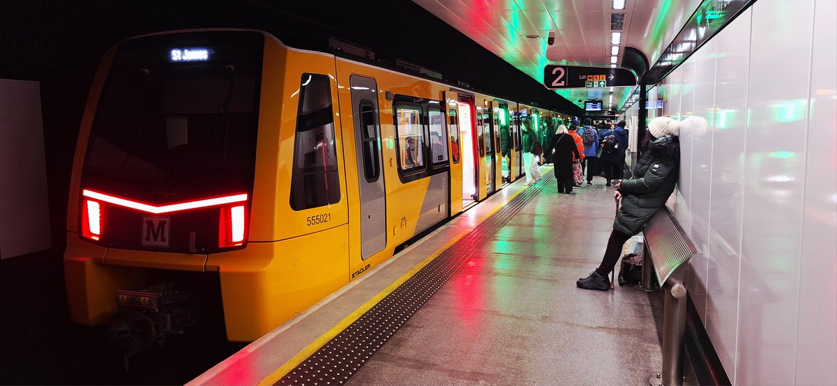 Guard_Amos's tweet photo. Todays main aim of the day was to have a ride on the @My_Metro here is a selection pictures of the new #stadler units are slowly replacing the old #metcam stock. 

@railexpress @TodaysRailways @RailwayMagazine @Modern_Railways @nodrogvlogs @railwaysillus https://t.co/PUUiRoOcpd