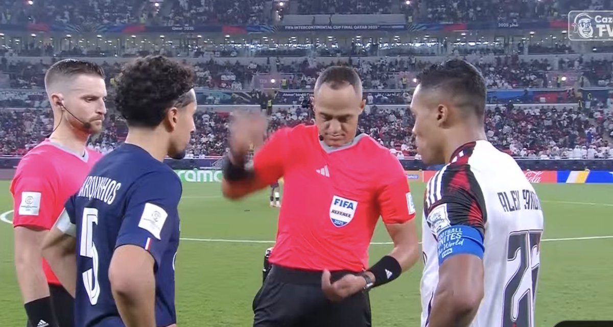 Independente do que aconteça agora, temos que ficar orgulhosos com o Flamengo.

Um time brasileiro encarou de igual pra igual o atual melhor time do mundo.

Isso aqui merece nosso total respeito.