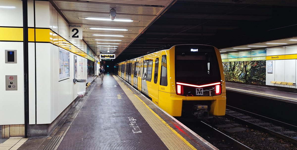 Guard_Amos's tweet photo. Todays main aim of the day was to have a ride on the @My_Metro here is a selection pictures of the new #stadler units are slowly replacing the old #metcam stock. 

@railexpress @TodaysRailways @RailwayMagazine @Modern_Railways @nodrogvlogs @railwaysillus https://t.co/PUUiRoOcpd