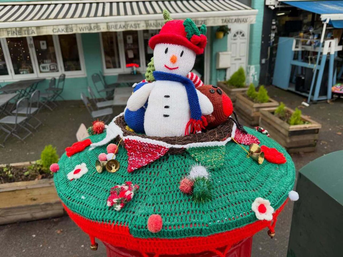 Timothy_Hughes's tweet image. Christmas 🎅 - Topper #topper #toppers #yarnbombing #postboxtopper #postbox #postboxes #London #Londonist #londoner #teddington #londonist #londoners #londonerslondon #thames #thamesriver #thamespath #thamesriver #riverthames #Teddington #christmas #chri… instagr.am/p/DSYGHJPjieh/