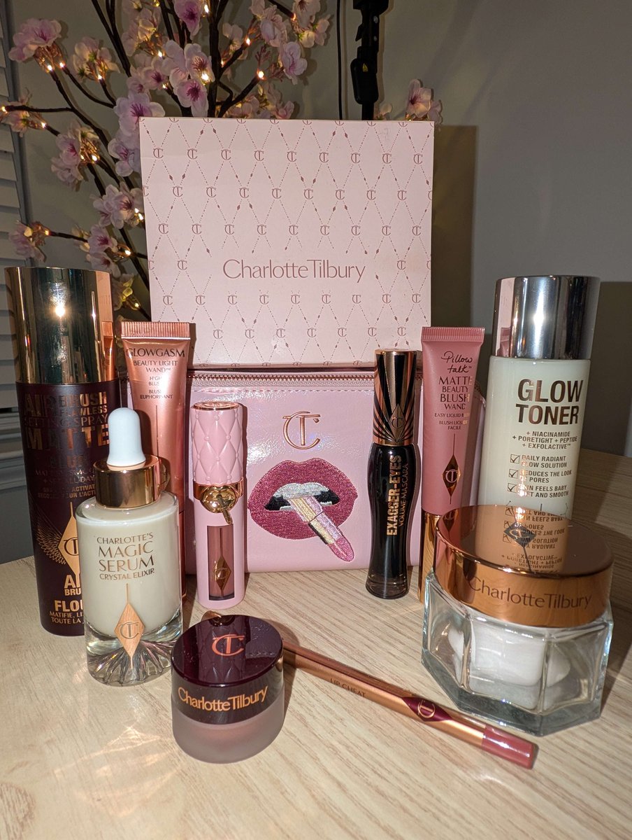 HappyKrakenX's tweet photo. The BIGGEST surprise from @CTilburyMakeup arrived today!! Thank you for spoiling me this Christmas💝🥹

SO grateful I get to work with my fav makeup brand ✨

#MagicBeautyStars #ad https://t.co/hOOJqF5RW2