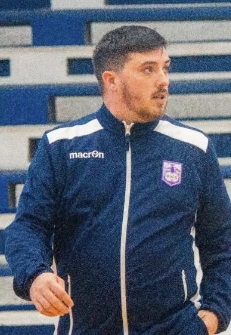 VioletaVengador's tweet photo. Sin lugar a ninguna duda Adrián Torres es el personaje del año en Defensor Sporting,
Con tres categorías del basquetbol femenino se consagró campeón este 2025.
Entrenador campeón de la U16✅
Entrenador campeón de la U19 ✅
Ayte técnico campeón primera✅ https://t.co/wxN5mMHRVX