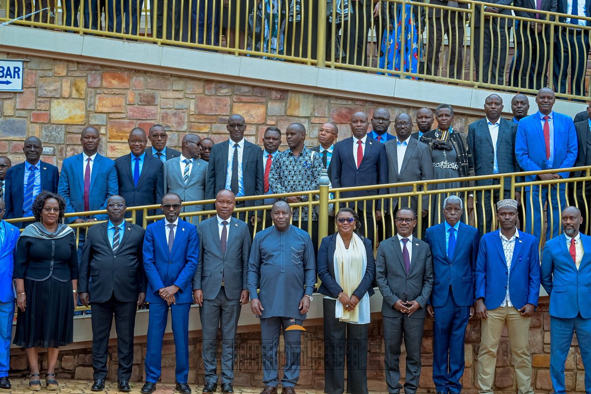 KwaNtare's tweet image. Mu ntumbero yo gutuza ibiturire mu  #Burundi Umukuru w'igihugu Nyenicubahiro @GeneralNeva yuguruye i @Gitega ikoraniro ryo kwemeza urwandiko ngenderwako ruzofasha Reta kurwanya ibiturire, vyateguwe n'ubugenduzi bukuru bwa Reta bufashijwe n'ishirahamwe mpuzamakungu #PNUD .