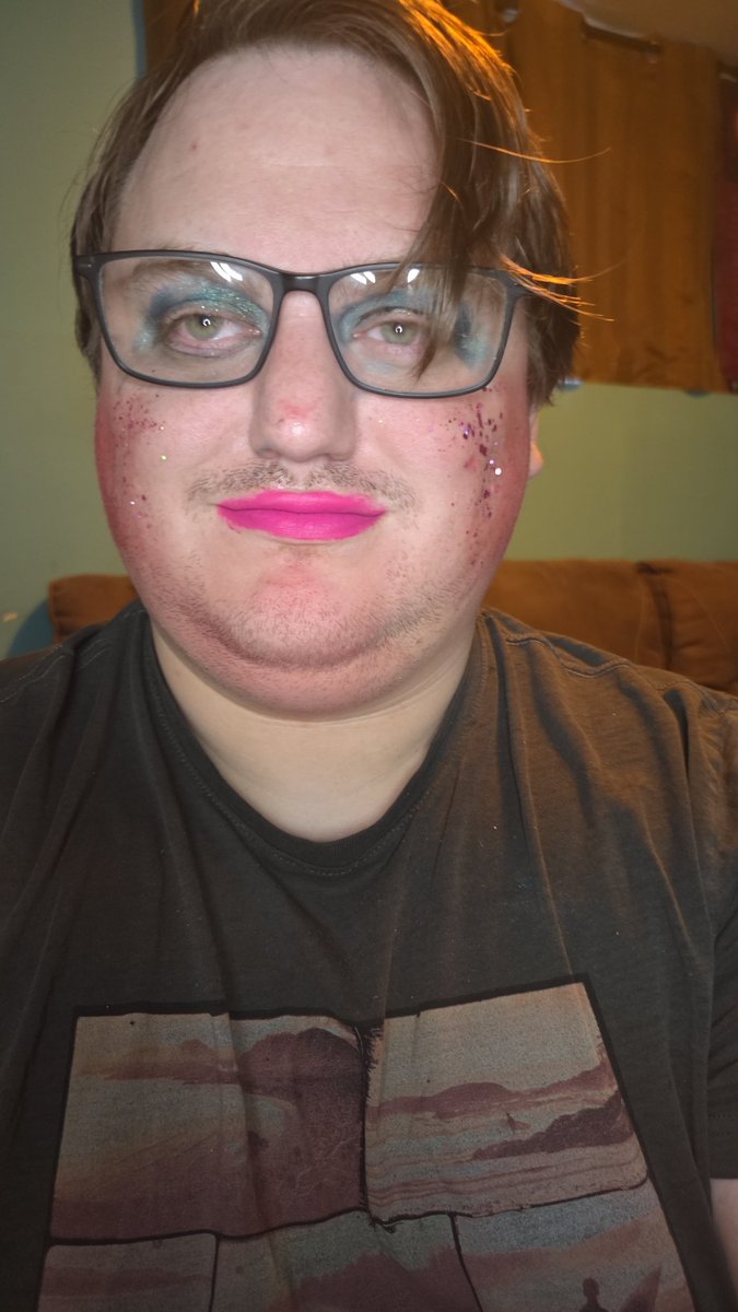 Nixie_North's tweet image. Fine please don't laugh. Here's my latest attempted makeup with and without glasses. Fun fact, yeah, I wear glasses.Sometimes they are prescription. It's mainly so I can see finer detail better like trying when i'm working at my computer #HelpMe #makeupartist #TransPride