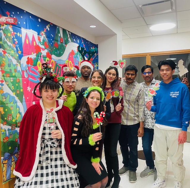 MalikaratchyLab's tweet photo. Happy Holidays from the Mallikaratchy Lab!
We gathered as many of us as possible to celebrate a year filled with fun, and exciting science. Wishing you all a wonderful holiday season! @CUNYMed @CUNY @GC_CUNY https://t.co/CrwaQ5M8Fa