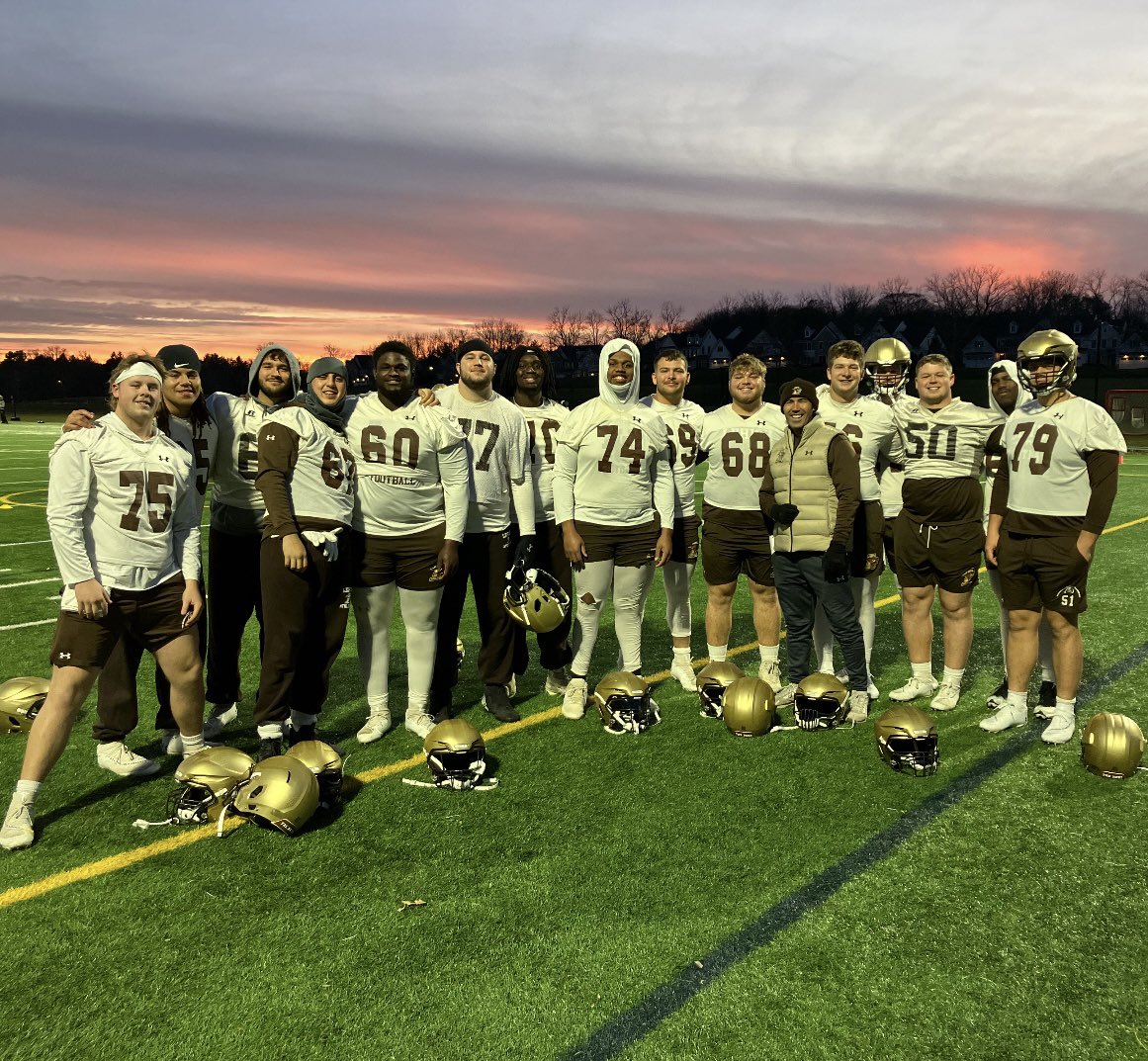 sammyaya5's tweet image. Year 2✅
⚪️0 Sacks Allowed❌
⚪️5th Lowest Pressure Rate in the country among OTs  (6 allowed)
⚪️ #22 Tackle in FCS on PFF
⚪️ 1 in YPC in FCS as a unit
⚪️ 1 in Pressure rate in FCS as a unit
⚪️ B2B League Champs