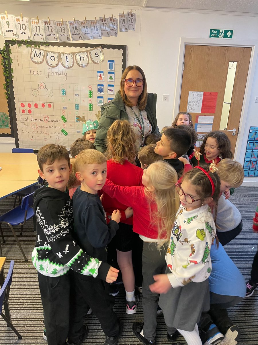 We’ll miss you to the moon and back Mrs Branfield! Thank you so much for everything you have done for the school over the years. Please come back to visit us 🙏 .