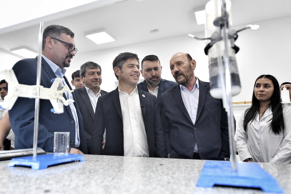 Kicillofok's tweet image. Es notorio el crecimiento que ha tenido la provincia de #Formosa en materia de desarrollo, tecnología y bienestar gracias al enorme trabajo del gobernador @insfran_gildo.

Una transformación que pudimos ver en el Centro de Medicina Nuclear y Radioterapia Néstor Kirchner, en la…