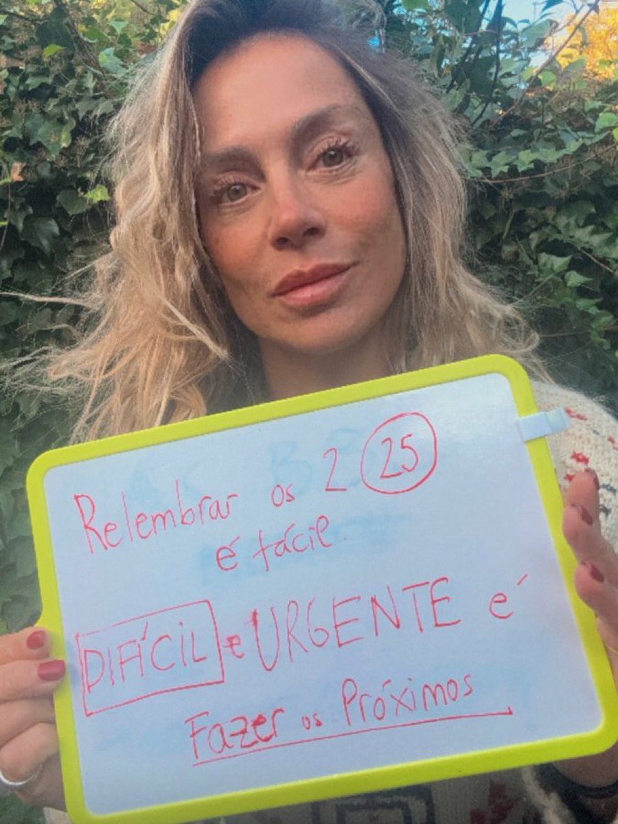 Este Natal, se eu fosse a amiga secreta da Joana Amaral Dias, oferecia-lhe uma impressora.