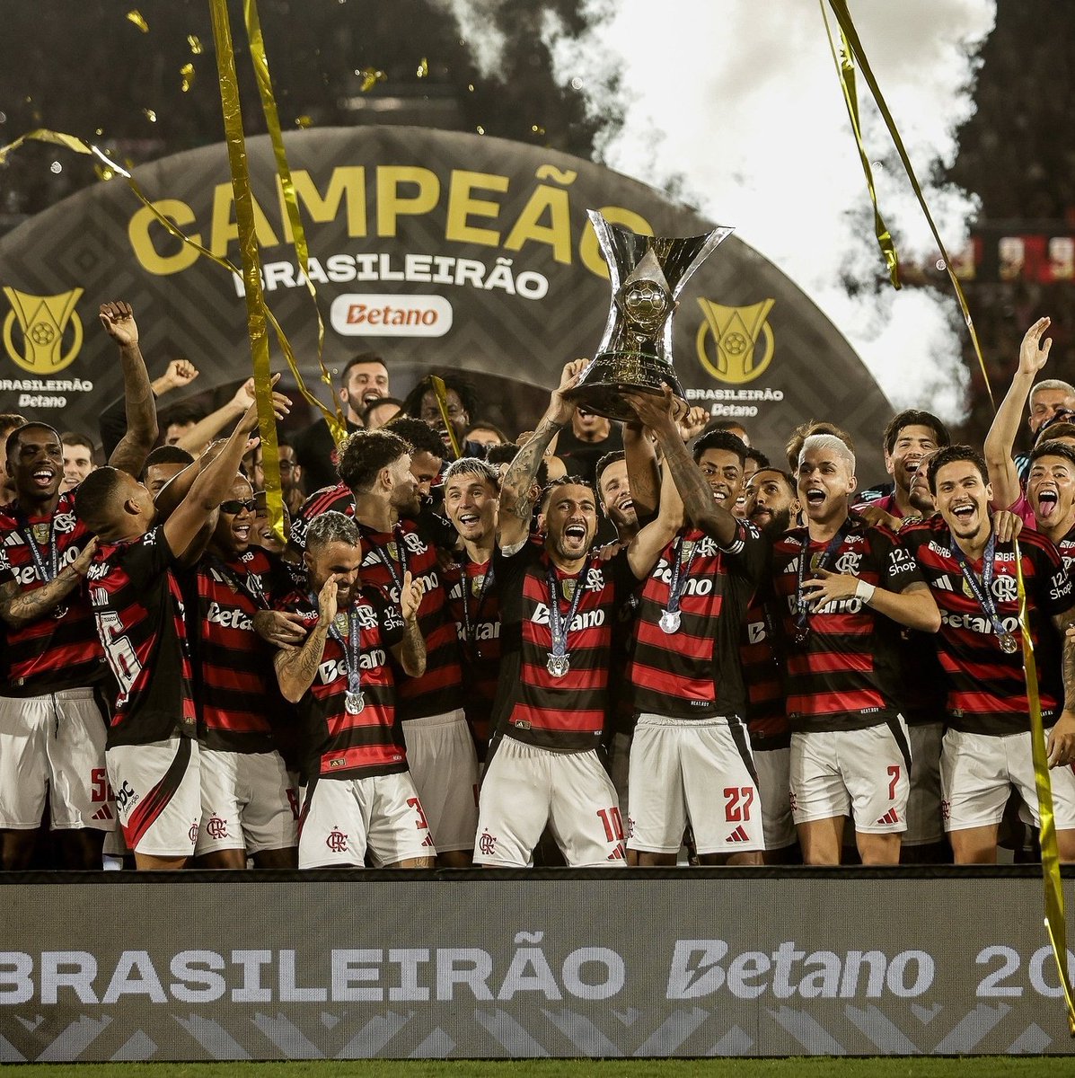 CentralFlaNacao's tweet image. Obrigado, 2025!!!

INESQUECÍVEL!!!