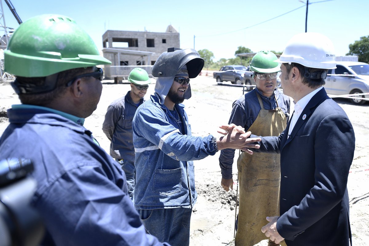 Kicillofok's tweet image. Es notorio el crecimiento que ha tenido la provincia de #Formosa en materia de desarrollo, tecnología y bienestar gracias al enorme trabajo del gobernador @insfran_gildo.

Una transformación que pudimos ver en el Centro de Medicina Nuclear y Radioterapia Néstor Kirchner, en la…