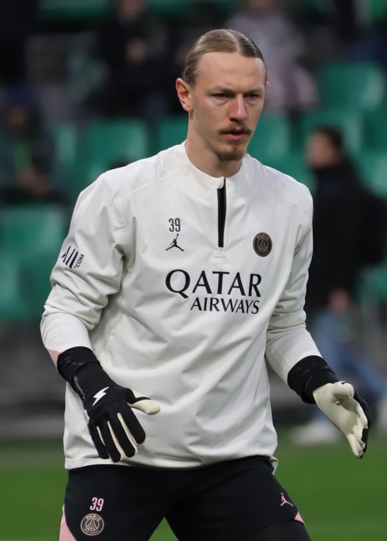 alyassin105mm's tweet photo. Merci la Russie pour ce mec, Safonov t'es un monstre, merci Paris JE T'AIME ❤️💙

6 ème titre de l'année, quel BONHEUR 💪💪 https://t.co/ijnbQy9Q96