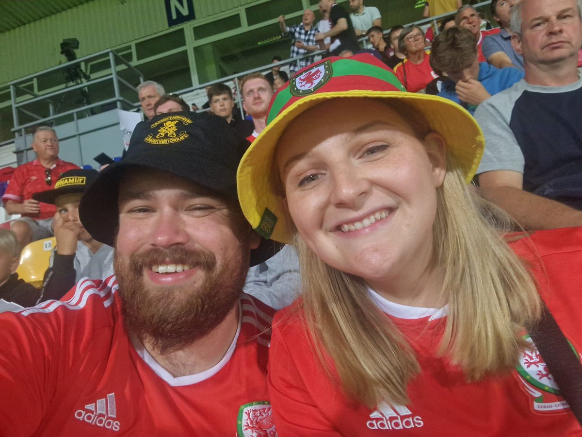 CarmarthenAFC's tweet image. Best wishes to two of the Club’s volunteers, Owain and Megan who are getting married this weekend. Enjoy your special day, from all at the Club.

Dymuniadau gorau i ddau o wirfoddolwyr y Clwb, sef Owain a Megan sy’n priodi dros y penwythnos.Mwynhwech eich diwrnod arbennig,…