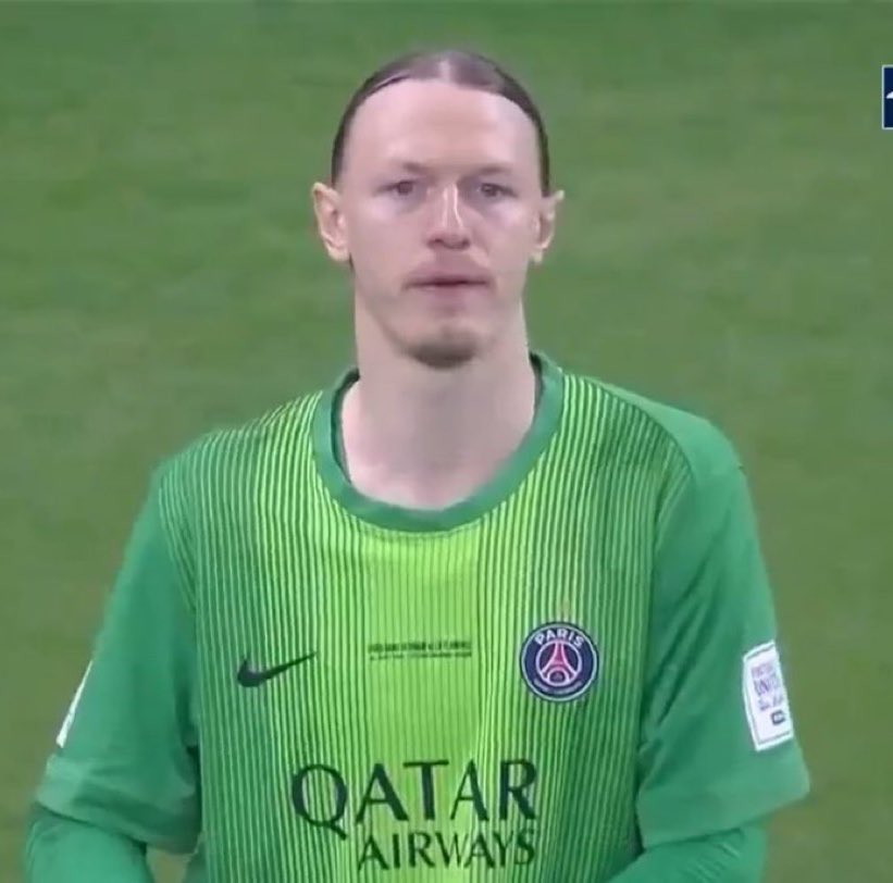 DonaLuciaHexa's tweet image. Herói Nacional 🇧🇷

Obrigado SAFONOV! 

Em 1 jogo, você fez mais pelo Brasil do que o Marquinhos em toda sua carreira