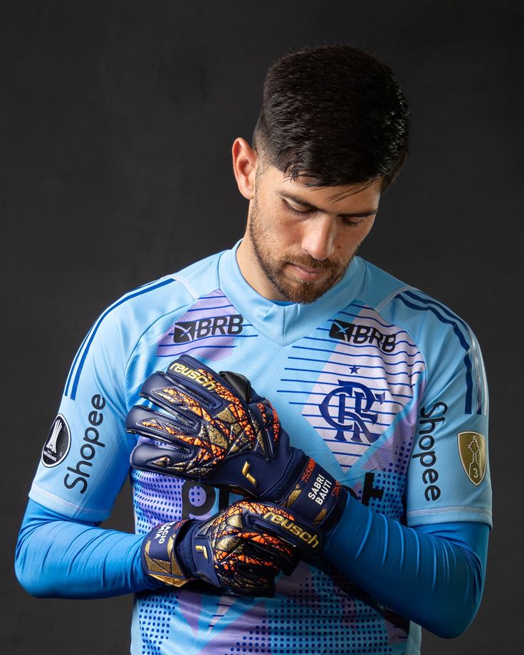 Noitedecopa's tweet image. Pênaltis defendidos na HISTÓRIA do FUTEBOL:

51 🇧🇷 Ceni
46 🇮🇹 Buffon
43 🇸🇰 Handanovic
42 🇧🇷 Cássio 
42 🇧🇷 Dida
40 🇮🇹 Gianluca
40 🇧🇷 Diego Alves
39 🇧🇷 Volpi
37 🇧🇷 Fábio
37 🇫🇷 Mickaël
36 🇧🇷 Marcos
35 🇩🇰 Schmeichel
34 🇺🇦 Shovkovskyi
34 🇦🇷 Armani
33 🇧🇷 Magrão
31 🇧🇷 Weverton 
29 🇦🇷…