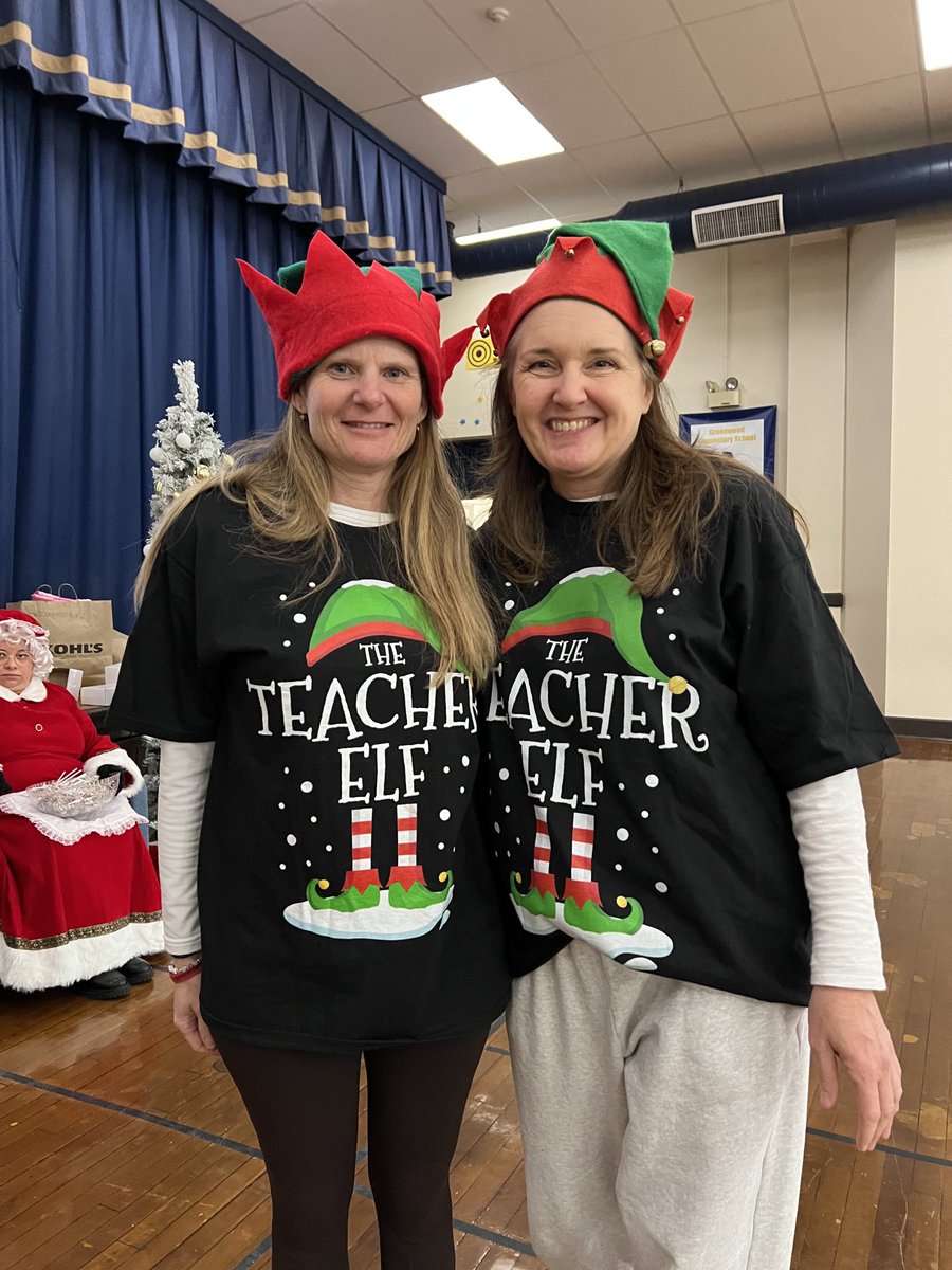 HTSD_Greenwood's tweet photo. 🧑🏼🎄Look Who’s Here Today!🎅🏼MERRY GREENWOOD HOLIDAYS❤️🎁💚 @WeAreHTSD #HoHoHo #WinterSpiritWeek https://t.co/zJ52mzCnDo
