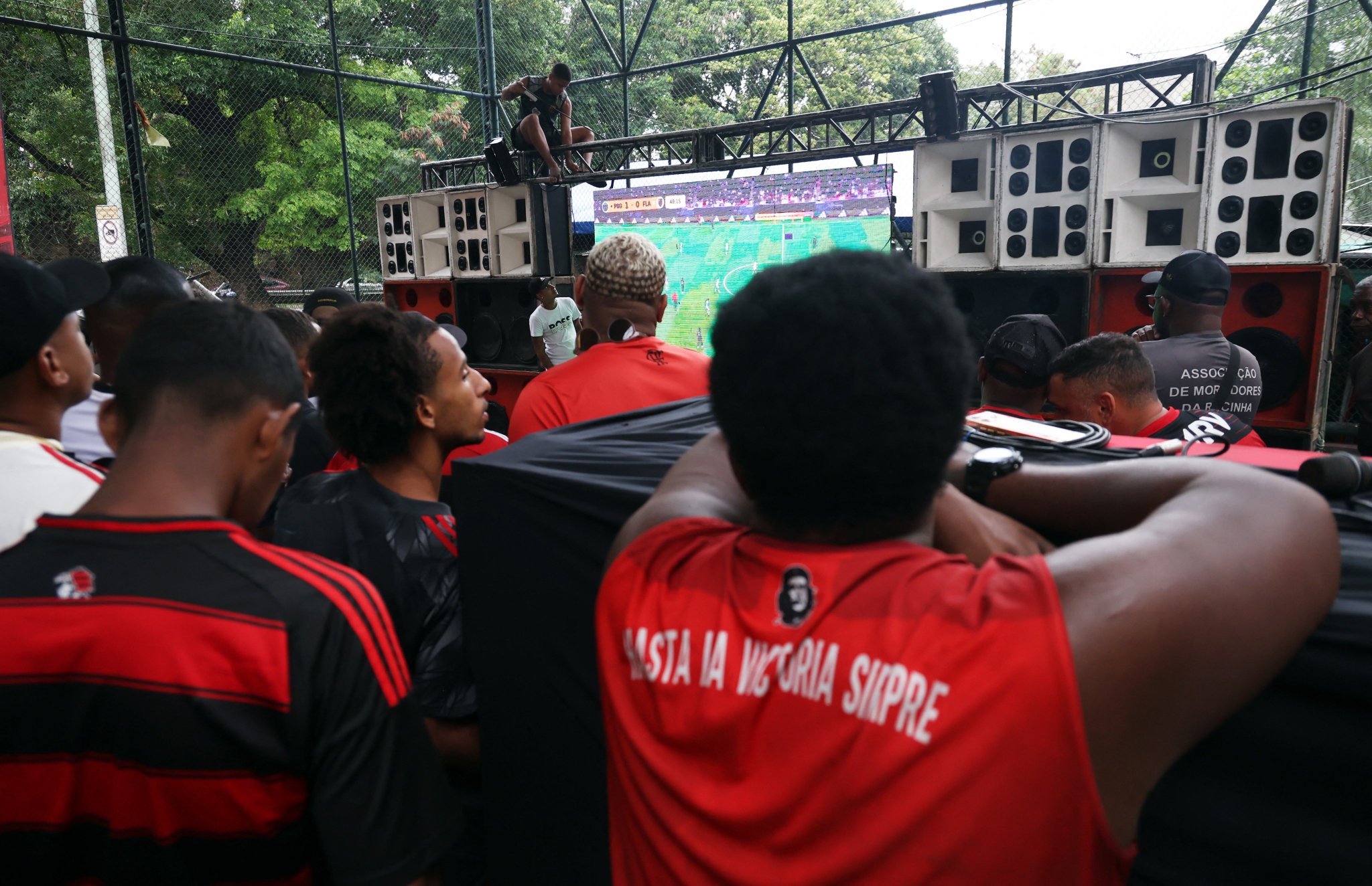 الحزن يخيم على جماهير فلامنغو البرازيلي عقب الخسارة من باريس سان جيرمان الفرنسي 1-2 عقب الاحتكام إلى ركلات الترجيح 