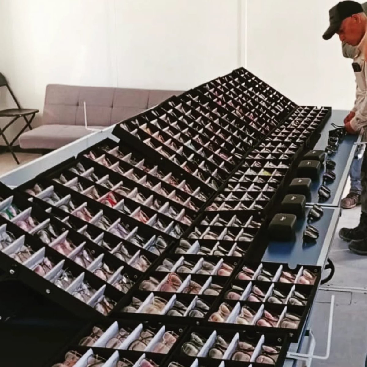 Sintec_Chile's tweet photo. Esta semana se realiza en la base sindical del SINTEC-Chile del proyecto Minera Arqueros, ubicado en la cuarta región, un Operativo Oftalmológico destinado a todas y todos nuestros socios de la empresa Cox Abengoa.

¡Por un Sindicalismo Social!
¡Arriba las y los que luchan! https://t.co/MyVxkMMy2d