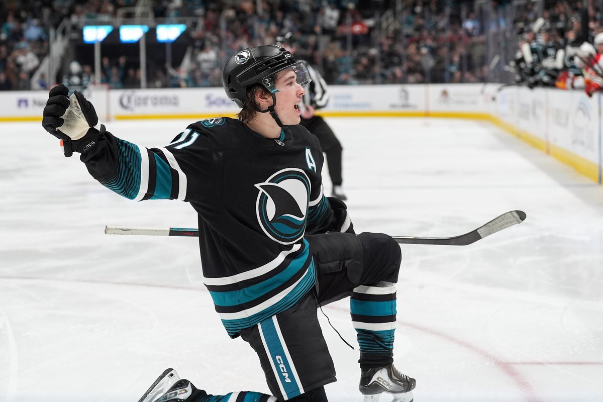 Macklin Celebrini is the fastest player to record 50 points in a season in Sharks history (34 games).

#TheFutureIsTeal
