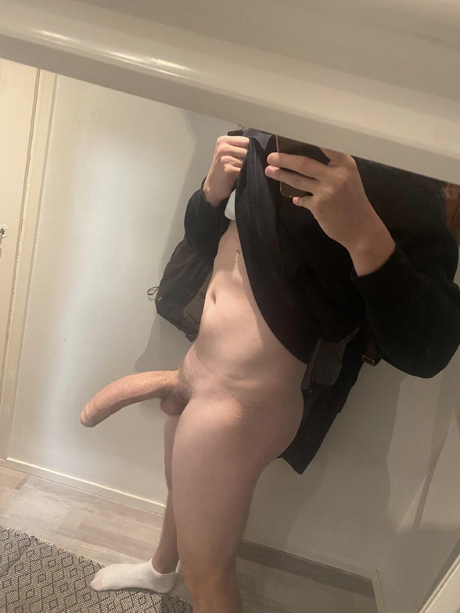 DicksWorldd's tweet photo. Bro with Big Uncut D!ck sent me this pic when he came home from work, he was horny af😈🍆.. https://t.co/kgI36UgRHJ