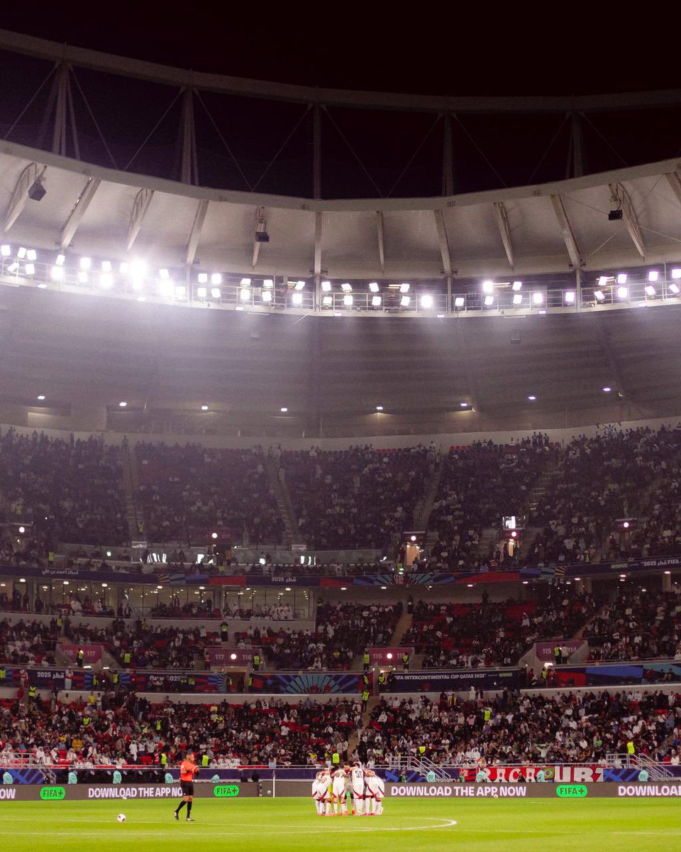 Flamengo's tweet image. Obrigado pelo ano Nação. Até no último jogo do ano vocês estavam presentes e fizeram a diferença.

#QueTorcidaÉEssa
