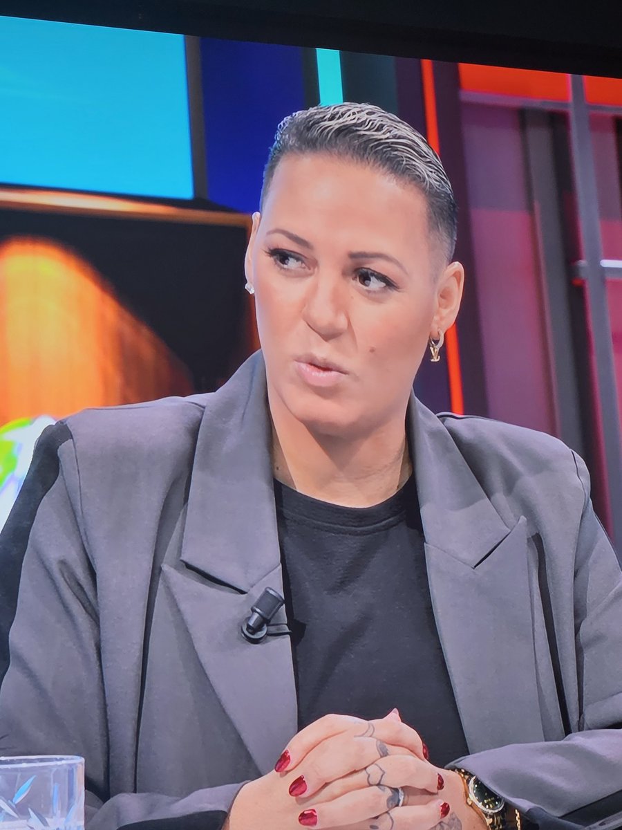 Watching the Womens ECL on Disney+ and Lianne is looking extremely well! For all the abuse and name calling she gets and she is looking better than ever! Maybe it's the marriage 😉🥰
#Hatersdontprosper
Smashing it <a href="/liannesanderson/">Lianne Sanderson</a>