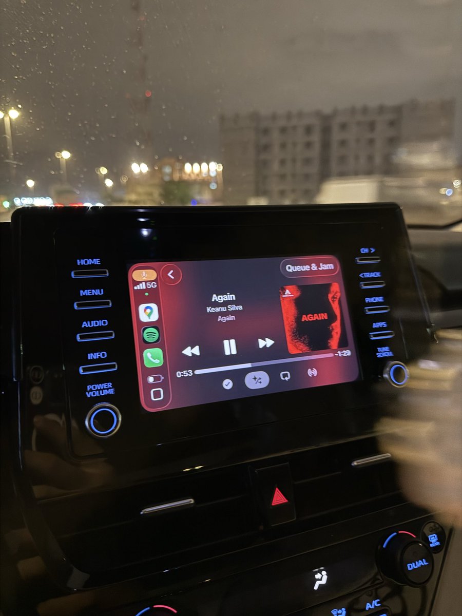 991_abdou's tweet photo. Ice creaming in the rain https://t.co/8otANeTl8b
