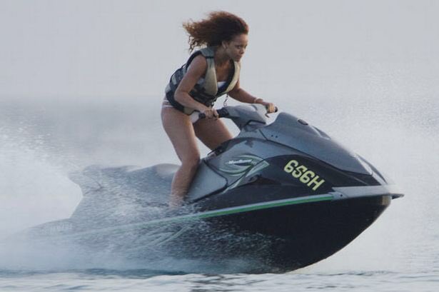fairhurt's tweet image. Rihanna on a jet-ski 🌊