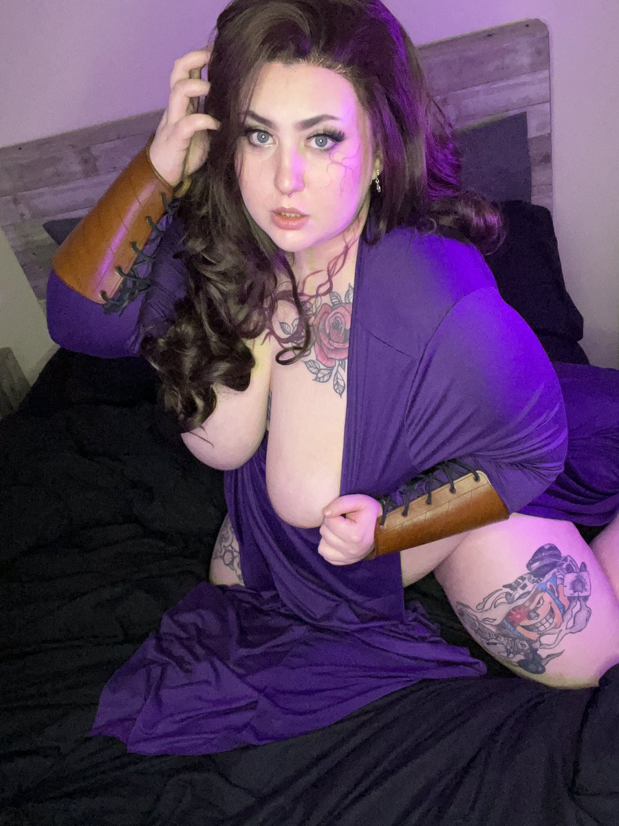 The Wizard demands a magical boot or an enchanted chain to snack on for her knowledge 💜