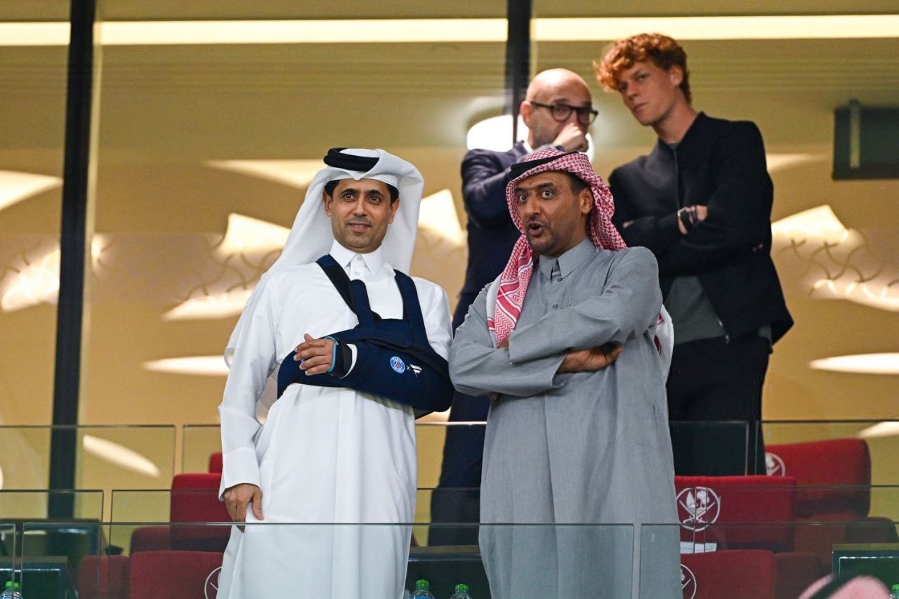 ناصر الخليفي رئيس نادي باريس سان جيرمان يشارك في تتويج فريقه بكأس الإنتركونتننتال رغم إصابته #كأس_القارات_للأندية2025 